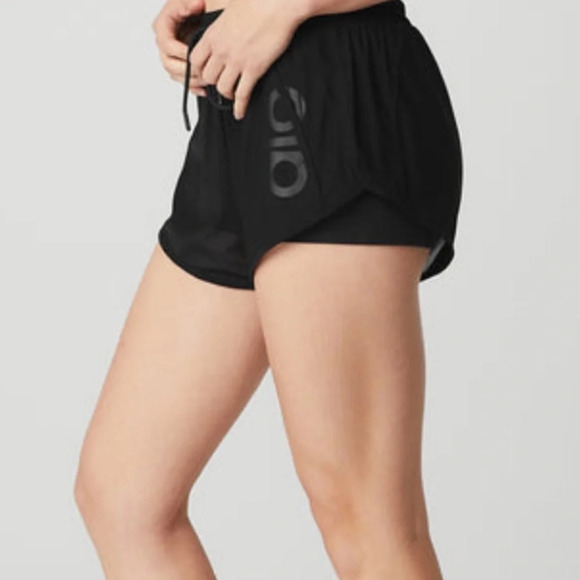 Alo Yoga Ambience Layered Graphic Performance Shorts - Picture 3 of 8